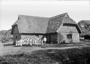 Missionary Jessen and African boarding schoolchildren, Tanzania, ca.1893-1920