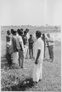 Dyrlæge Asger Holmsgaard på besøg i Bangladesh, ca. 1979. (Var medlem af Landsstyrelsen i Dansk Santalmission fra 1967 og formand 1975-78)