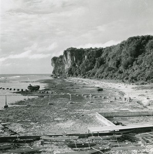 The beach and the cliff in Makatea