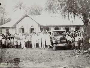 P.M.M.S missionaries and car, Nigeria, ca. 1925
