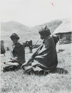 Women of the Bathéphu (or AmaTembu) ethnic group smoking the pipe