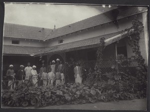 Heidenschule in Betgeri, eingeweiht Jan. 1911, hier im Monsoonschmuck