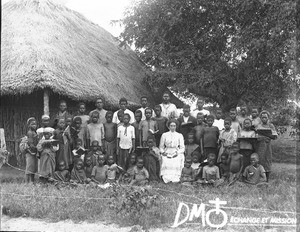 Mathilde Perrenoud with her students, Antioka, Mozambique, 1906