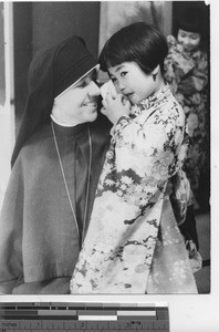 Maryknoll sister with a young girl at Fushun, China, 1939