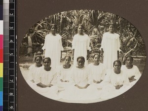 Mission house girls, Beru, Kiribati, 1913-1914