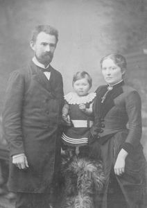 Missionary Niels Peter Hansen and mrs. Christine Mathilde Hansen née Hansen with Valborg