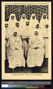 Two missionary sisters with nine indigenous novices, Maevatanana, Madagascar, ca.1930