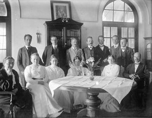 Gathering of missionaries in Madras January 1910. Back row. Simon Mattinus Albrechtsen, Christi