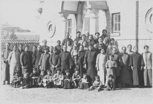 Deltagere i biblekursus for kvinder (4 timer dagligt i 2 uger). Billedet er udateret, men anvendt i 1938