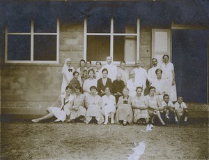 The staff of the PEMS in Tahiti, around 1925 (or 1928 ?)