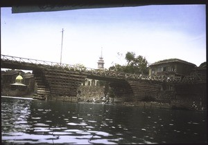 Holzbrücke über den Dschelhumfluss