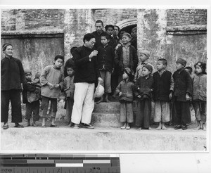 Fr. Chan teaching children at Wuzhou, China, 1948