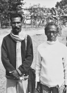 Birganj, Bangladesh. Pastor Maidas Marndi fra Santalkirken (th) med Biren Bormon (fra 1983 præst i BLC) - en af de mange, som Maidas har ført frem til dåb