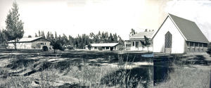 Mekane Yesus Teologiske Præsteskole i Addis Abeba, Etiopien, 1969. Skolen startede i 1960 som den eneste teologiske institution, der kunne tilbyde uddannelse på diplomniveau i den nationale kirke: EECMY /Ethiopian Evangelical Church Mekane Yesus. Professor i Det Gamle Testamente, Knud Tage Andersen underviste på skolen, 1968-70, udsendt af DMS. (Anvendt i: Dansk Missionsblad nr 8/1969)