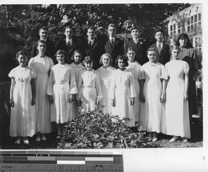 Maryknoll Sister with graduates at Dalian, China, 1938