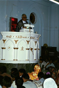 Bishop JohnFranklin giving sermon in Karmel Church in Tiruvannamalai (17. March 2002)