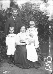 Swiss missionary with his wife and children, South Africa, ca. 1896-1911