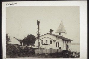 Mission festival. Guests leave the church in Bonaku