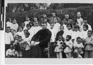 Fr. Kennelly, Maryknoll Sisters and orphans in Luoding, China, 1934