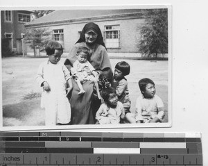 Sr. Corita with children at Fushun, China 1938