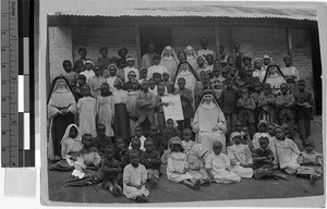 Class portrait outside the school building, Zululand, Union of South Africa, Africa, ca. 1920-1940