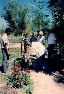 Jørgen Nørgaard Pedersen i Cambodia, marts 1996. Boring og vandkvalitet tjekkes