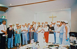 Den Lutherske Kirke/JELC, Japan. Pastor Kresten Christensen (tv) sammen med medlemmer af menigheden. (Else og Kresten Christensen var udsendt af DMS til Japan, 1981-98)