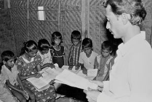 Landsbymotiv ' fra Birganj i Bangladesh, 1990. En af byerne med en skole for "Fremtidsbørn"