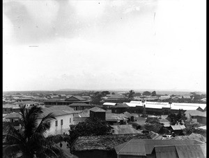 Accra, northern part with the market hall and the obelisk