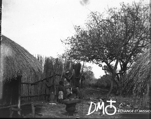 African children pounding mortars, Catembe, Mozambique, ca. 1896-1911