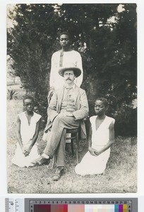 Rev. Currie and children, Mulanje, Malawi, ca.1893