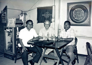 Manila, Filippinerne, februar 1990. Fra venstre: Præsident i LCP, pastor Thomas Batong, DSM generalsekretær, Jørgen Nørgaard Pedersen og pastor Segundo Big-asan, Grace Lutheran Church