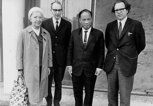 Taiwan lutherske kirkes præsident, pastor Chang Chi-Tang på besøg i Danmark, 1971. Fra venstre: Missionær Helga Bech-Andersen, missionssekretær Holger Tingleff Hansen, pastor Chang Chi-Tang og generalsekretær Ole Bertelsen