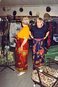 Janne Garder (right), for many years DMS/Danmission missionary in South India, trying on clothe