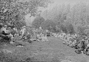 Friluftsmøde på Tabor Missionsstaton, Shervaroy-bjergene, Sydindien