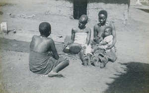 Women and Children, Malawi, ca. 1914-1918