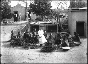Wood gatherers, Shilouvane, South Africa, ca. 1901-1907