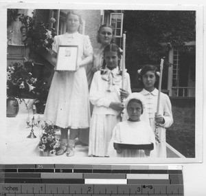 The crowning of Our Lady at the Academy at Dalian, China, 1938