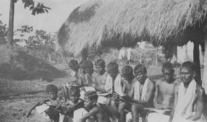 Mohulpahari, Santal Parganas, Nordindien. Saldoha Spedalskhedskoloni, 1928. Spedalske patienter på skolen i Dakutola