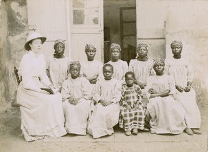 Miss Emilie Lasserre and the girls'school, in Senegal