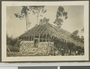 Roofing a building, Tumutumu, Kenya, 1921