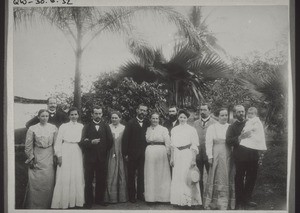 "Aburi 1907. Kücherer, Miss Hertlein, the Maues, Miss Brugger, the Fisches, Vogel, the Weisses, the Wertzes (from l. to r.)