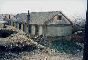 Ellen Nielsen's former compound i Gushan, 2002