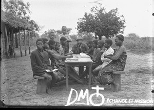 Arnold Borel giving a lesson in Matutwini, Mozambique, ca. 1896-1911