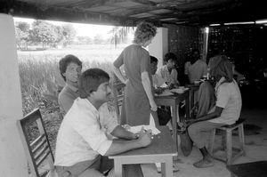 Danish Bangladesh Leprosy Mission/DBLM, 1989. Head Nurse Susanne Møller Pedersen with patients