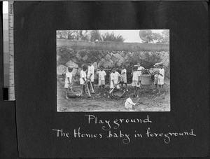 Chinese boys working in a garden, Fuzhou, Fujian, China, ca. 1910