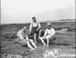 Swiss missionaries on the seashore, Catembe, Mozambique, ca. 1896-1911