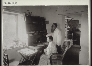 Geschwister Ramseyer in einem Zimmer des Nebengebäudes in Kumase