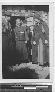 Maryknoll Sister with a family at Fushun, China, 1940