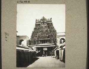 Eines der 5 Tore im Shrivangamtempel b. Trichinopoli (1927)